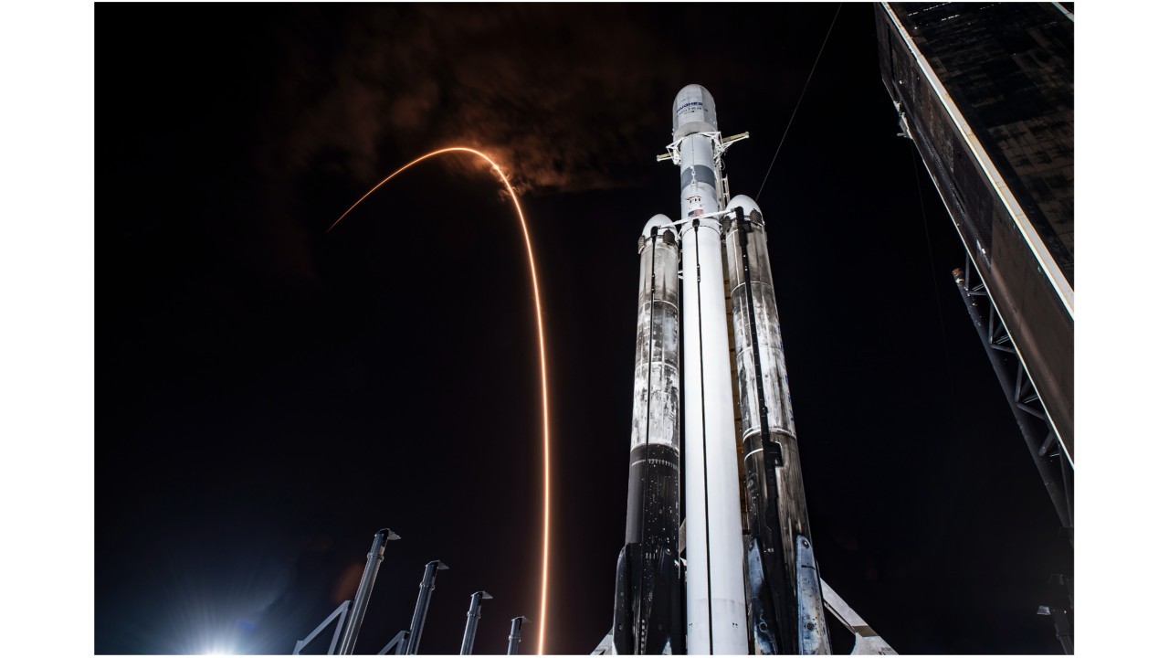 SpaceX rocket double play! Falcon 9 soars over Falcon Heavy in gorgeous launch photo