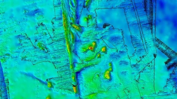 Zoom through a 'spectacular' chain of ancient underwater volcanoes on Antarctic ocean floor