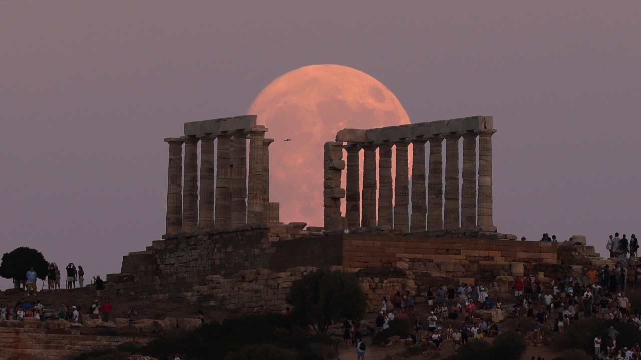 August full moon: Sturgeon supermoon delights skywatchers worldwide (photos)