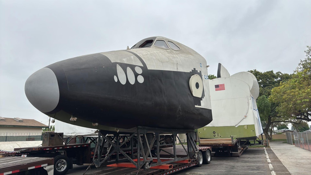 Full-size mock space shuttle makes first move towards Downey display