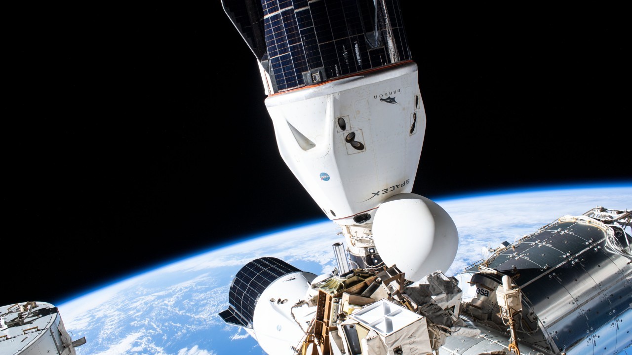 SpaceX Dragon spacecraft had a thruster glitch at the International Space Station in June