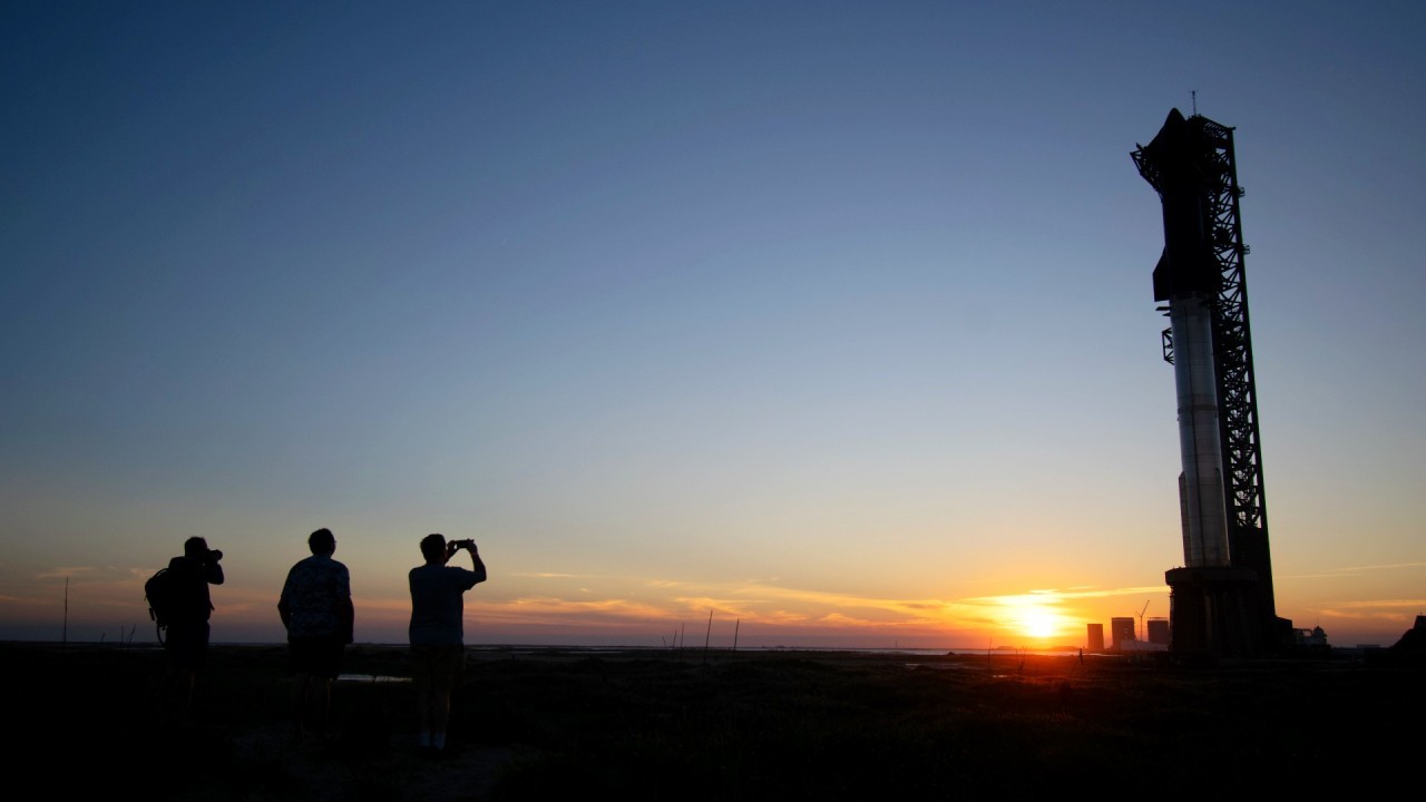 These SpaceX fans say they'll stay after 1-day Starship launch delay to Saturday