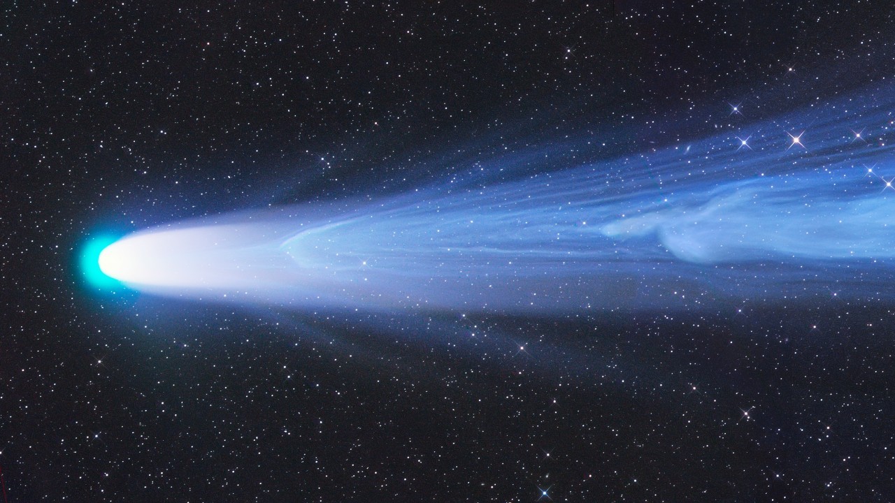 Stunning image of Comet Leonard's breakup wins astronomy photography prize